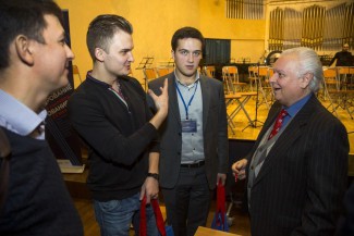 Юрий Симонов с молодыми коллегами