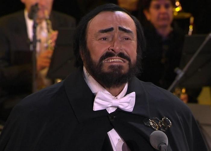 Лучано Паваротти на открытии Зимних Олимпийских игр 2006 в Турине. Фото - hdclips.ru