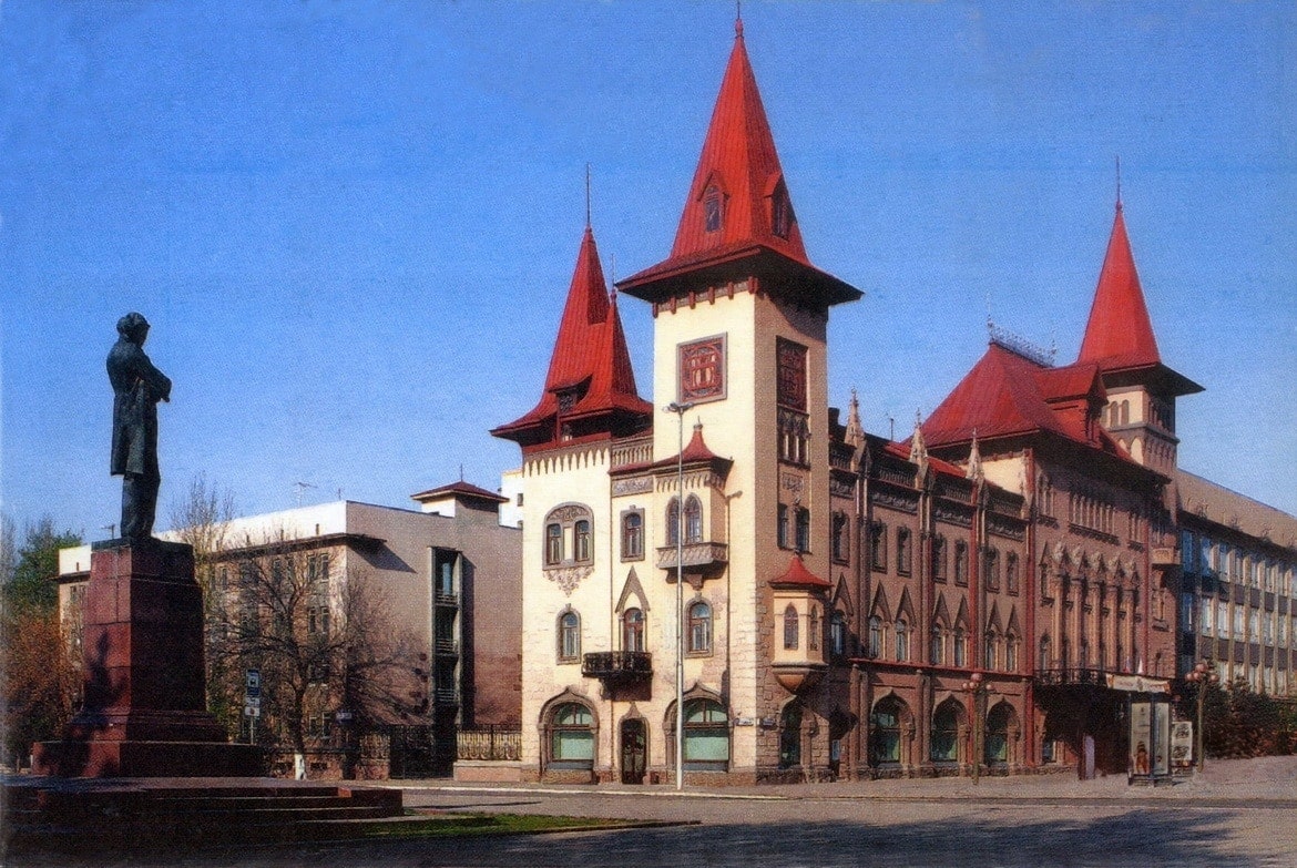 Saratovskaja_konservatorija_imeni_Sobinova_5.jpg