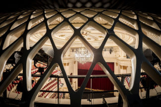 Люстра – не последняя ценность любого театра, в том числе берлинской Staatsoper. Фото - Gordon Welters