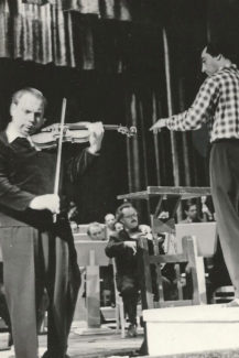Исаак Стерн репетирует с дирижером Виктором Дубровским, май 1960 года