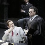Сцена из оперы Верди "Бал-маскарад" в постановке Давиде Ливерморе. Фото - Дамир Юсупов