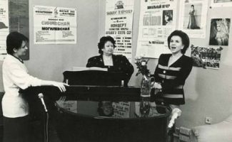 Ирина Бикулова и Галина Вишневская на уроке с Лией Могилевской
