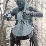 Памятник Мстиславу Ростроповичу