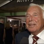 Йон Холендер