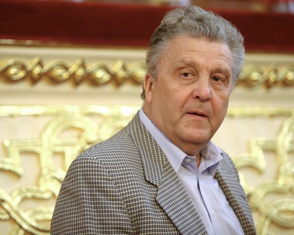 Художественный руководитель большого театра в москве. Василий Синайский 2013 большой театр. Синайский дирижер. Директор большого театра. Дирижер большого театра