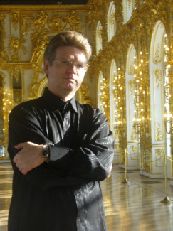 Дирижер Роман Леонтьев Дирижер Роман Леонтьев