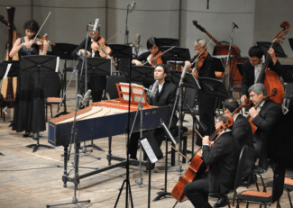 Владимир Юровский во время концерта Московского камерного оркестра Musica Viva в Концертном зале им. Чайковского. Фото - Василий Шапошников / Коммерсантъ