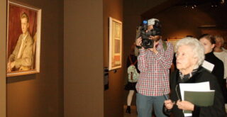 Ирина Антонова на выставке, посвященной Бриттену