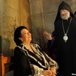 Монсеррат Кабалье с архиепископом Паргевом Мартиросяном. Фото – Завен Хачикян