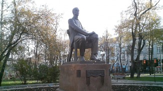 Памятник Рахманинову в Москву на Страстном бульваре