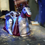 Скакун плюшевый с отвесными ногами в седле, ждет Альмавиву. Фото - Любовь Симонова