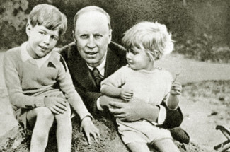 Сергей Прокофьев с сыновьями Святославом и Олегом, 1930 год. Фото - РИА Новости