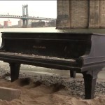 Рояль под Бруклинским мостом