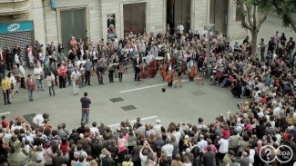 Флешмоб классической музыки на площади