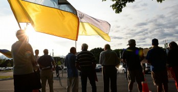 Акция проукраинских активистов перед спектаклем Большого театра в Саратоге (США)