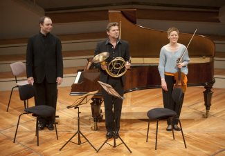 Изабель Фауст, Александр Мельников, Тойнис ван дер Зварт. Фото - Kai Bienert (Musikfest Berlin)