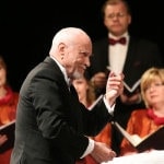 За дирижерским пультом Московского академического камерного хора - Владимир Минин. Фото - Александр Алпаткин