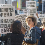 Несколько сотен жителей Нью-Йорка намерены устроить пикет у Метрополитен-оперы