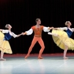 Сцена из балета "Лебединое озеро"