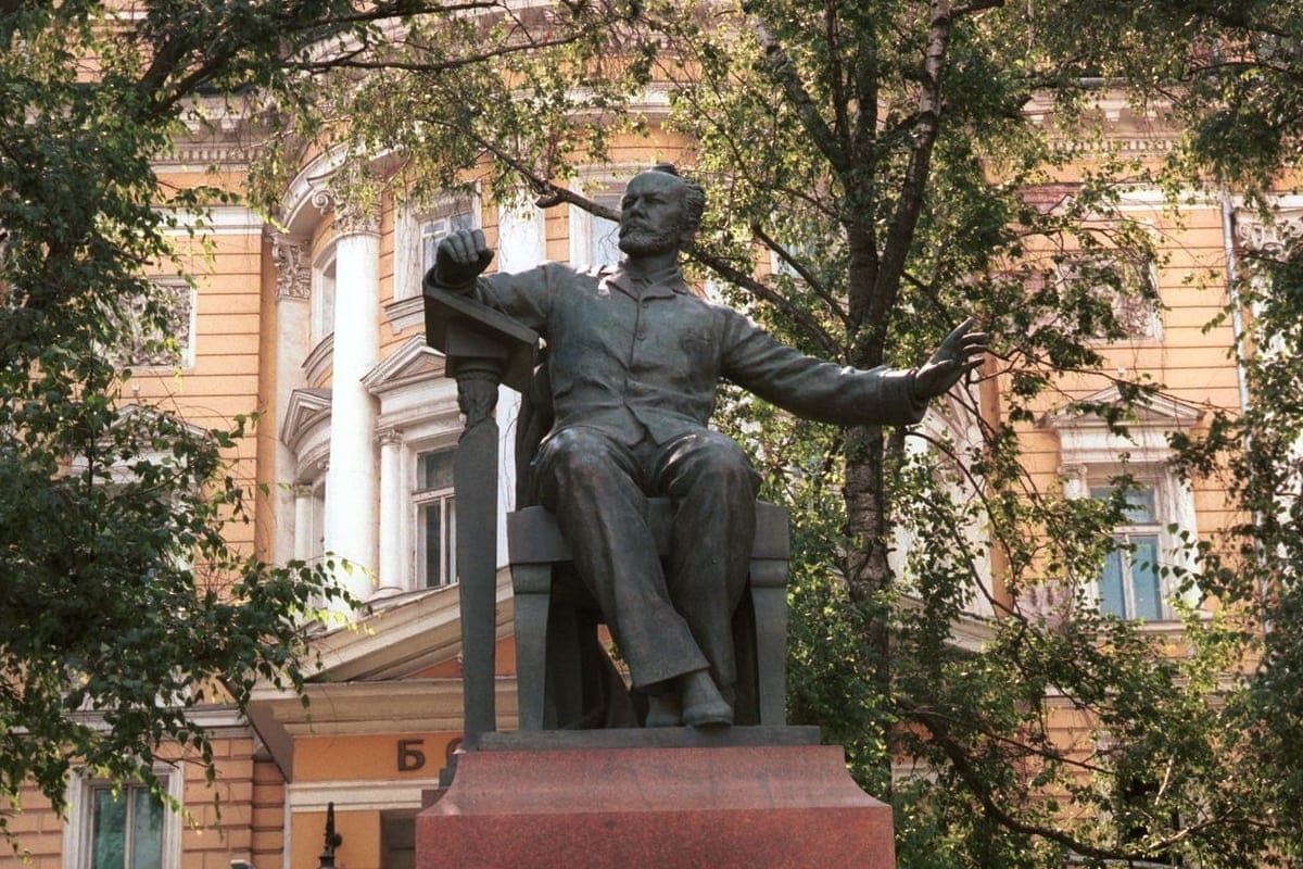 Памятник чайковскому в москве