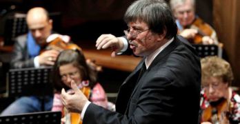 Худрук Тихоокеанского симфонического оркестра Анатолий Смирнов. Фото - APR PRESS / Виталий Аньков
