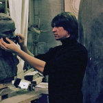 Скульптор Григорий Орехов за работой. Фото - Виктор Вэскер