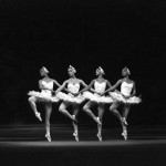 Сцена из балета "Лебединое озеро" на сцене Большого театра. Архивное фото