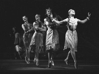 Сцена из балета "Снегурочка" (фото с премьеры 1963 года, предоставлено пресс-службой МАМТа)