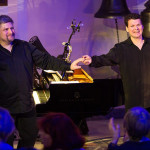 Илья Кузьмин (справа) забывал грусть-тоску только на поклонах. Фото - Д. Кочетков