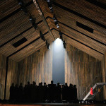 В спектакле "Хованщина" история России творится в огромном амбаре. Фото - Олег Черноус