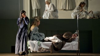 Сцена из спектакля «Пиковая дама» в постановке Льва Додина. Фотография предоставлена пресс-службой парижской Оперы