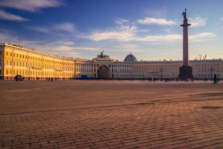 В День города петербуржцев на Дворцовой площади вновь будут ждать звезды оперы и балета
