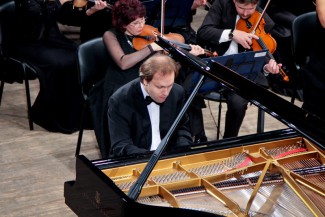 Алексей Чернов (фортепиано)