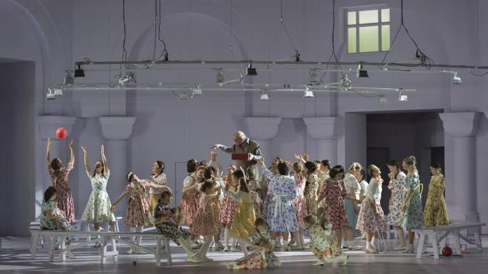 Сцена из оперы Вагнера "Парсифаль" в постановке Дмитрия Чернякова