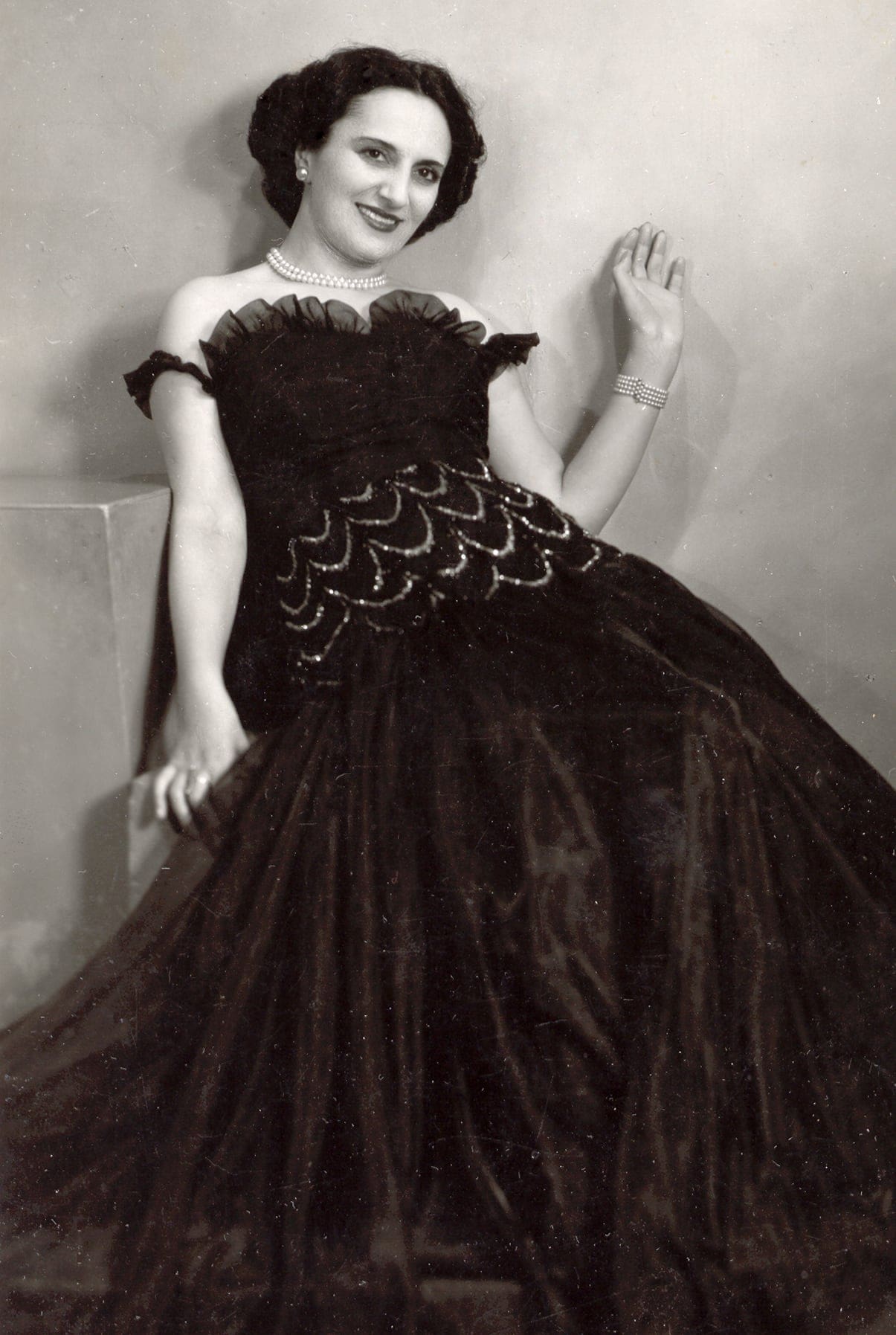 В Москве скончалась легендарная певица Зара Долуханова