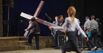 Сцена из «Тангейзера» в постановке Тимофея Кулябина. Фото - Виктор Дмитриев