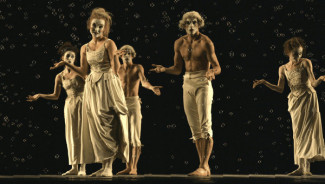 Сцена из балета "Шесть танцев", постановка - Иржи Килиан. Фото - Олег Черноус