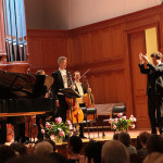 Денис Мацуев благодарит оркестр «Вена - Берлин». Фото - Сергей Бирюков