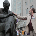 Максим Шостакович у памятника отцу. Фото - Сергей Бирюков