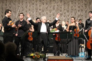 Премьерное исполнение Калужским молодежным симфоническим оркестром «Ленинградской» симфонии публика встретила овациями
