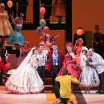 Сцена из оперы Моцарта "Свадьба Фигаро" в постановке Евгения Писарева в Большом театре