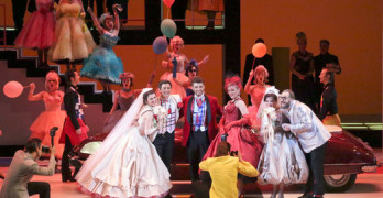 Сцена из оперы Моцарта "Свадьба Фигаро" в постановке Евгения Писарева в Большом театре