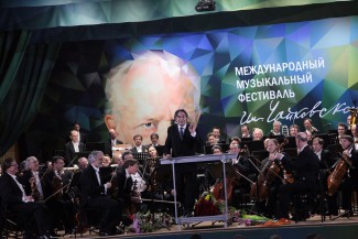 Венский филармонический оркестр и Риккардо Мути в Клину Венский филармонический оркестр и Риккардо Мути в Клину