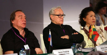 Давид Герингас (в центре) в жюри XV конкурса им. Чайковского. Фото - tchaikovskycompetition.com