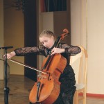 Юная Маша Слащева получила в подарок от Владимира Спивакова виолончель