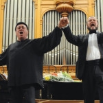 Тенор Зураб Соткилава и его ученик баритон Владимир Редькин. Фото ─ Сергей Пятаков