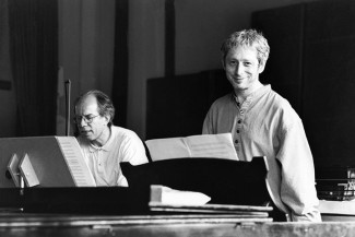Леонид Десятников с Гидоном Кремером в 1999 году. Фото - Alexandra Kremer-Khomassouridze / Lebrecht Music & Arts / Diomedia Леонид Десятников с Гидоном Кремером в 1999 году. Фото - Alexandra Kremer-Khomassouridze / Lebrecht Music & Arts / Diomedia