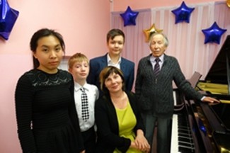 Светлана Дылькова с учениками после концерта