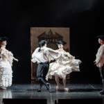 На эрмитажной сцене оперу разыграли в скупых декорациях. Фото - Евгения Меликова